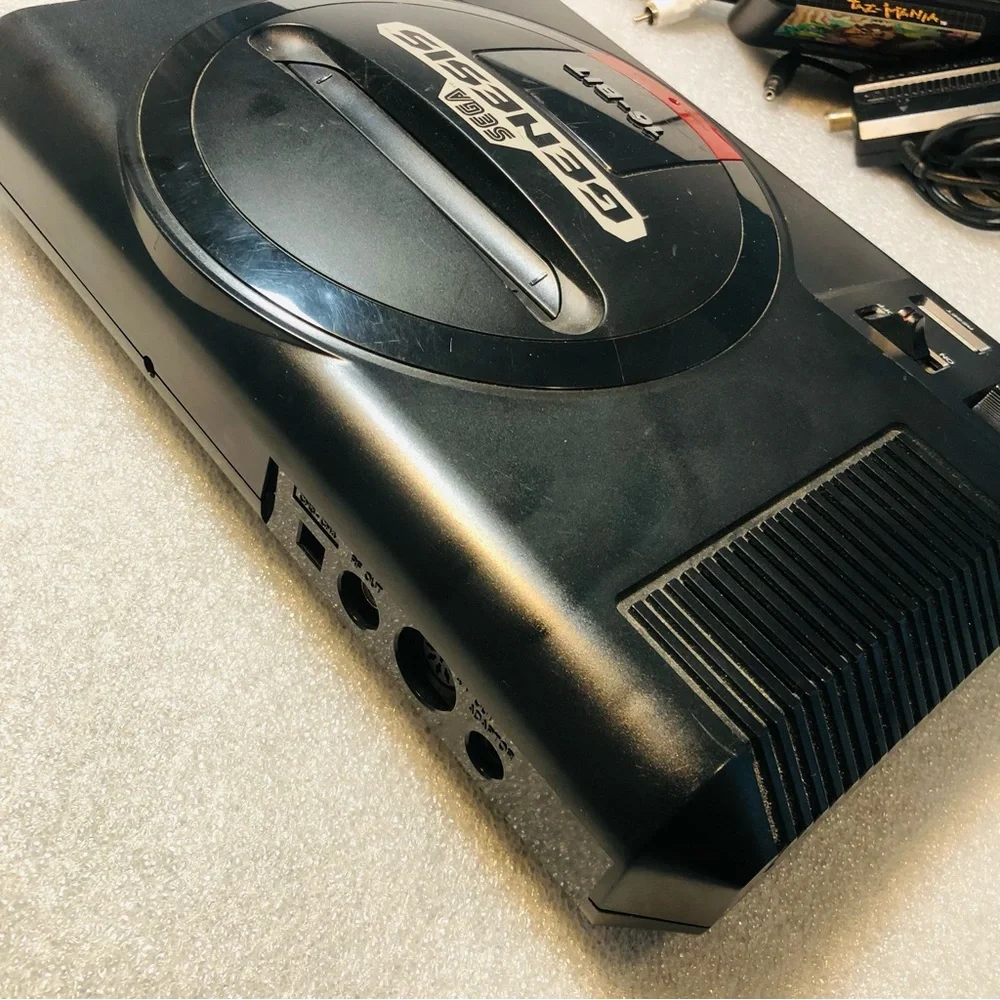SEGA Genesis MK-1601 16-Bit Home Console Bundle w/ Controller & OEM Cable 1 game